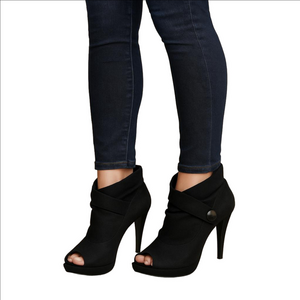 Peep toe Heels in black size 6